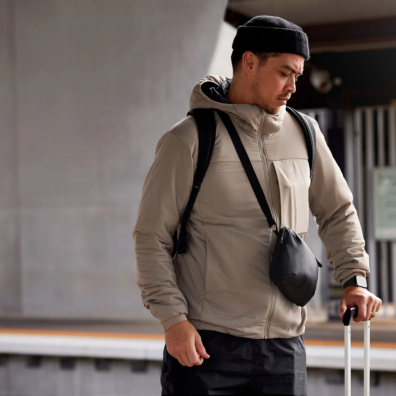 Venture Travel Crossbody Bag - Image 9